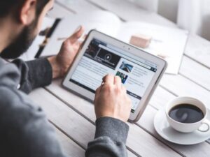 Read more about the article How to Start A Blog in 2024